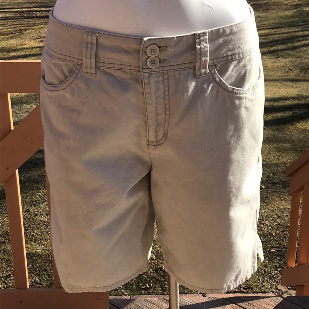 3/$25 💜Tan khaki Faded Glory shorts 10